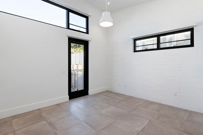 Entryway - Cedros Gardens