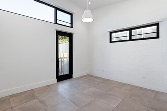 Entryway - Cedros Gardens