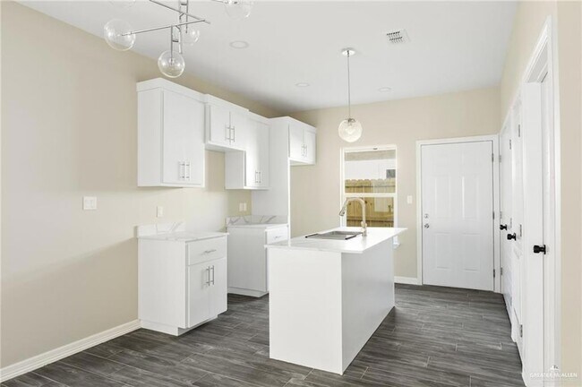 Foto del edificio - 5701 Notre Dame Ave