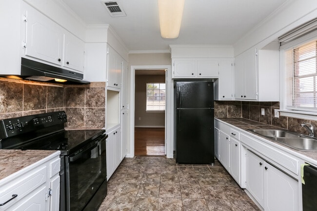 Building Photo - 112 Easthaven Dr