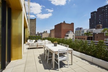Building Photo - 551 W 21st St