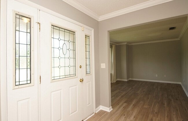 Building Photo - Great Location in Mary Esther