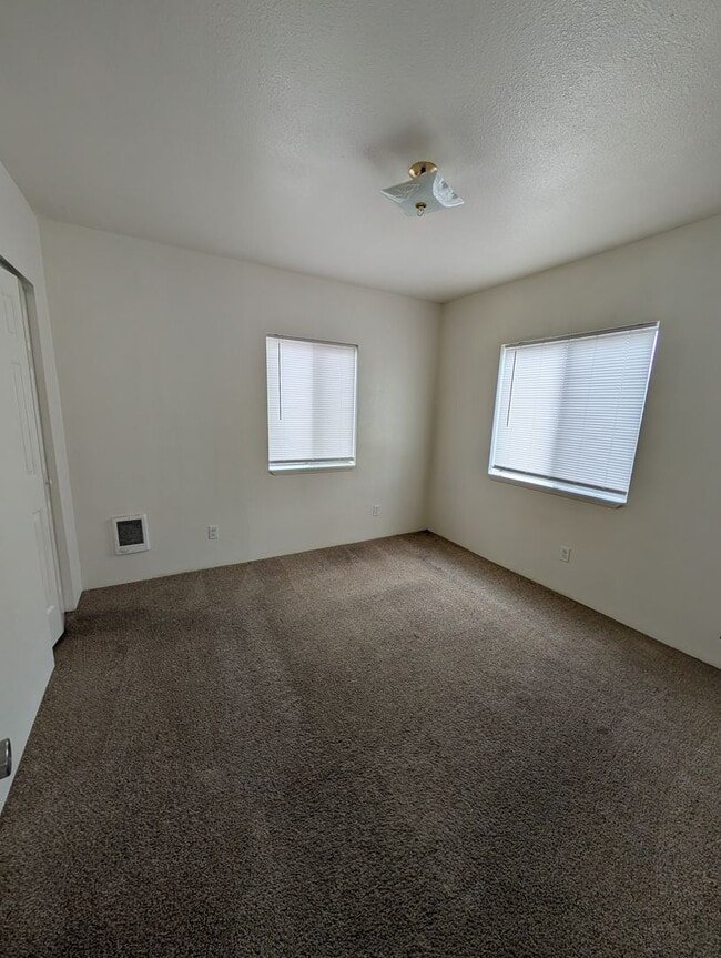 Foto del edificio - * PENDING APPLICATIONS* 2 Bedroom 1 Bath House