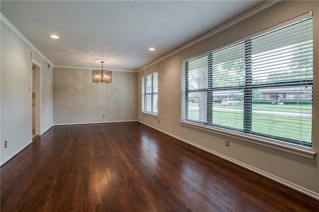 Building Photo - 10020 Ridgehaven Dr