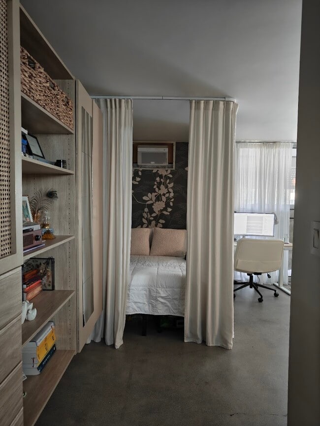 Building Photo - 1419 Dominis St