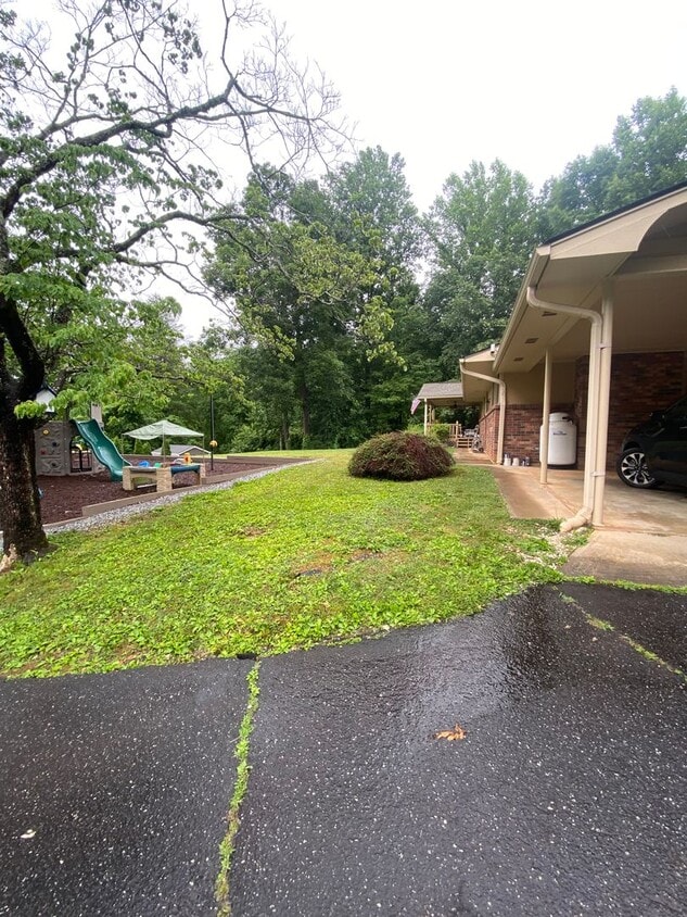 3/2 home close to town - 3/2 home close to town