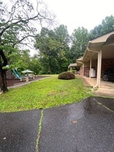 Building Photo - 305 Hillcrest St