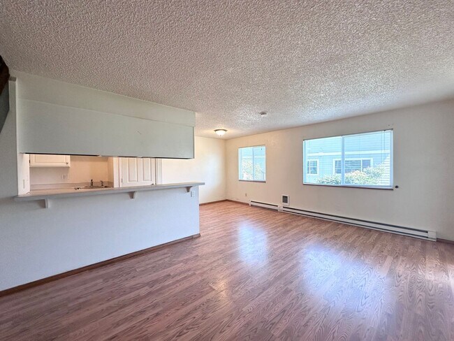 Foto del edificio - SPACIOUS, CLEAN W/Tons of storage! Tee Off...