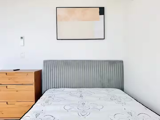 Building Photo - New HDTV room,  tons of natural light # 323