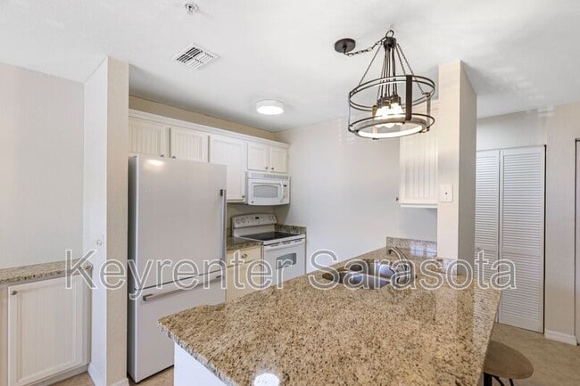 Building Photo - 850 S Tamiami Trl