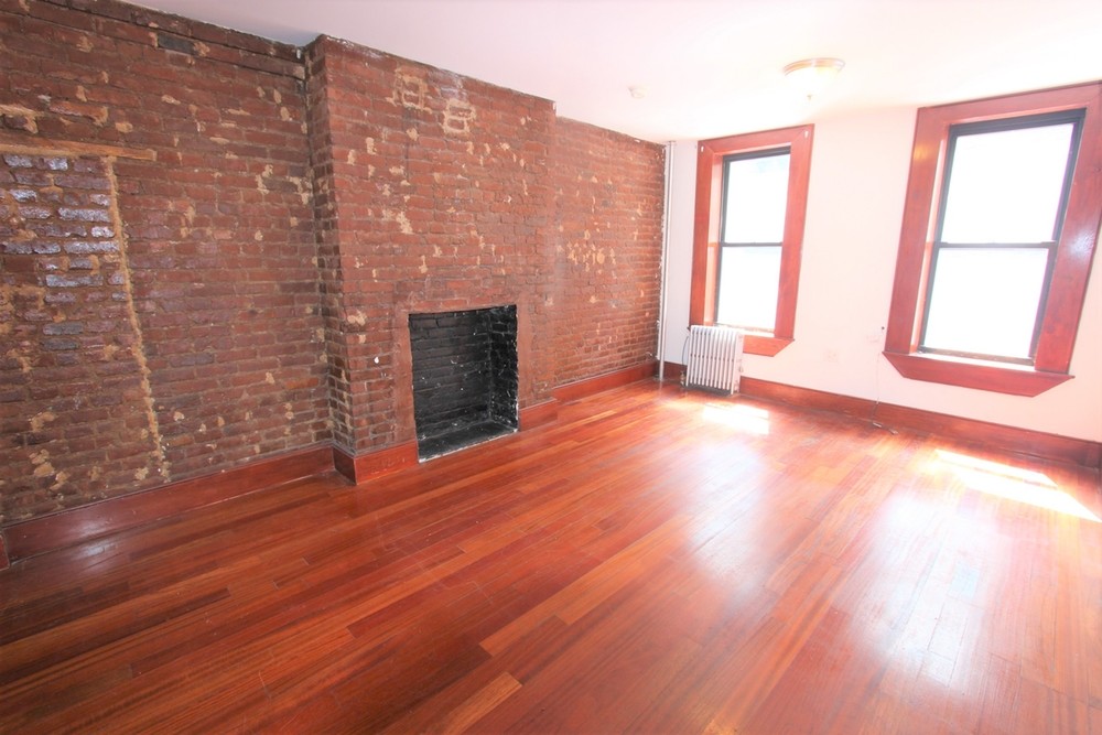 Primary Photo - 112 E 4th St