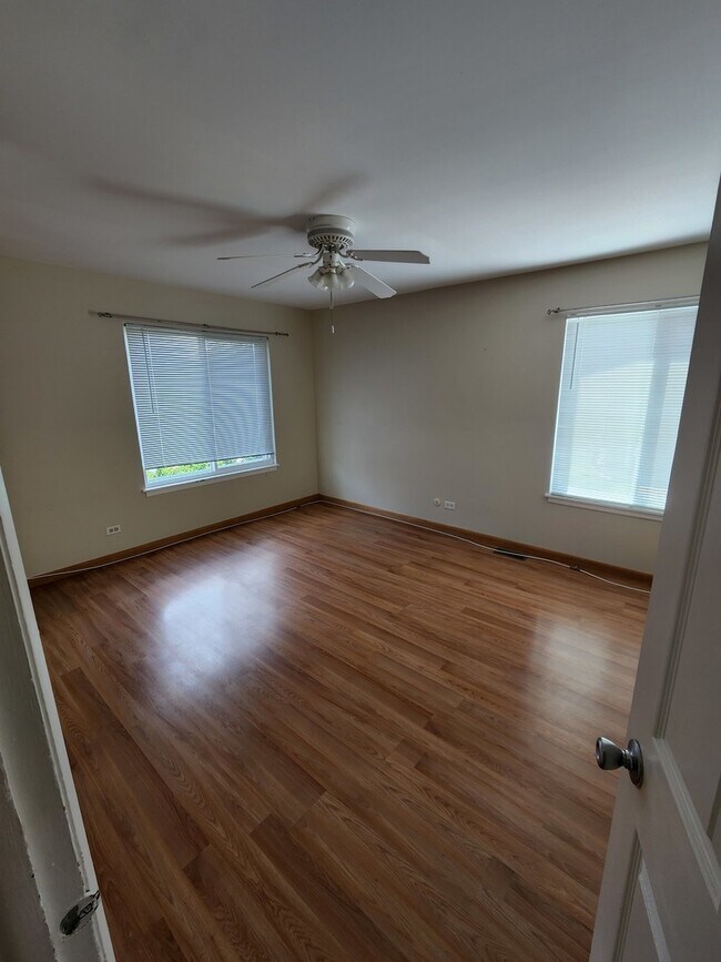 Foto del edificio - 1317 Kingsbury Dr
