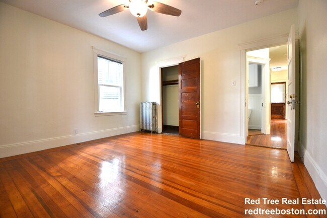 Foto del edificio - 82 Montebello Rd