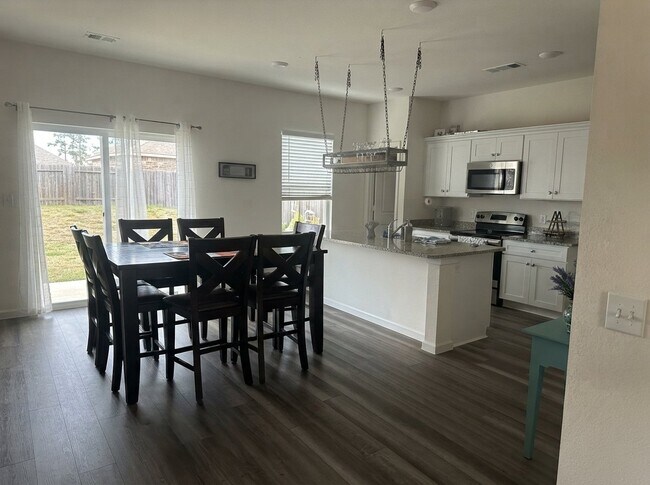 Building Photo - 21655 Cottage Ln