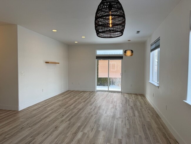 Building Photo - Beautifully Updated 3 Bed/2 Bath Home - Lodgepole Drive