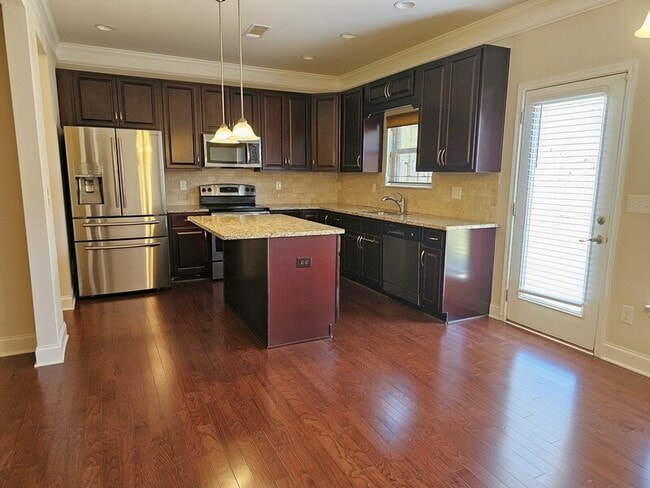 Foto del edificio - 10563 Naramore Ln