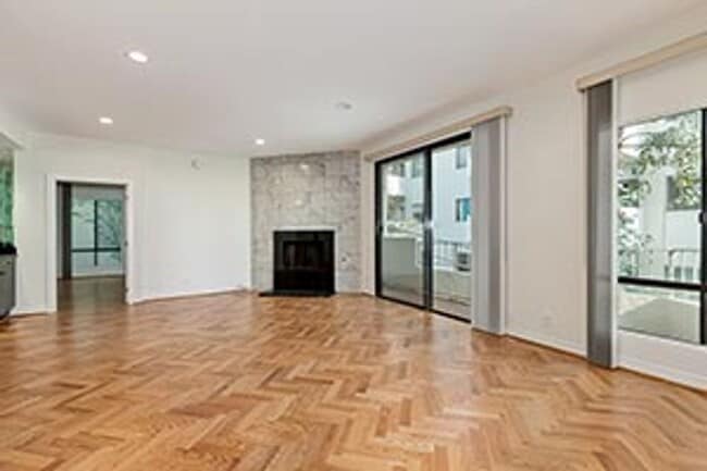 Building Photo - 1140 Alta Loma Rd