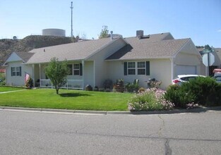 Building Photo - 2829 Acacia Ave