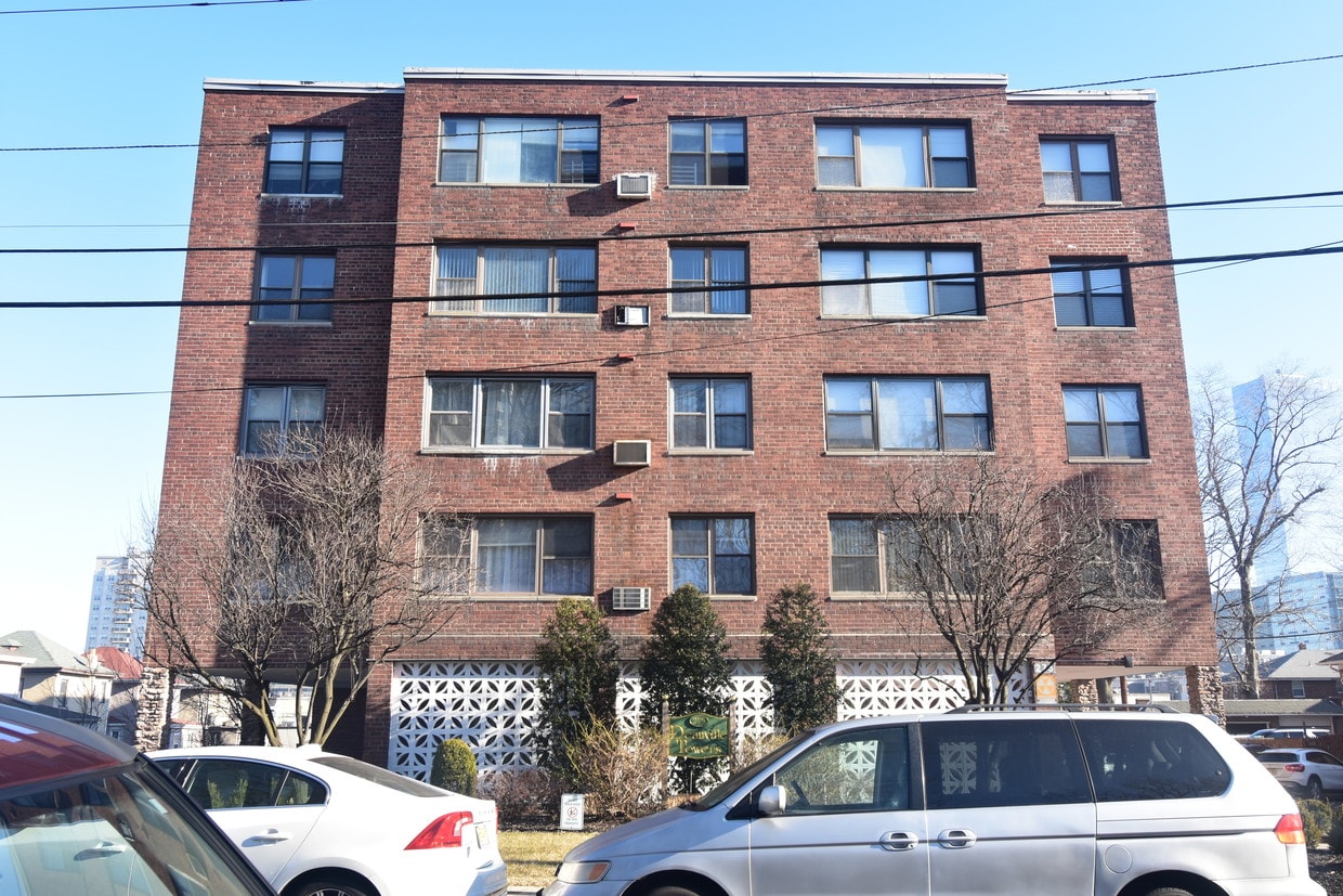 275 Hoym St, Fort Lee, NJ 07024 Condo for Rent in Fort Lee, NJ