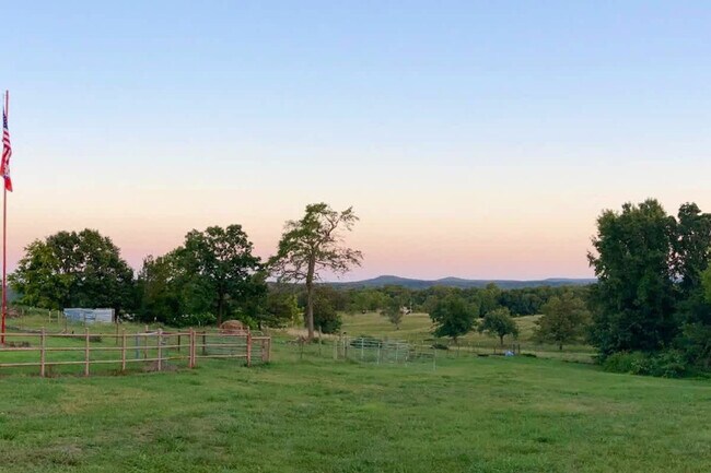 Foto del edificio - 16648 Logan Cave Rd