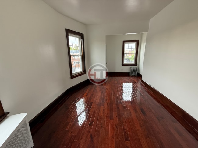 Building Photo - 2401 E Tremont Ave