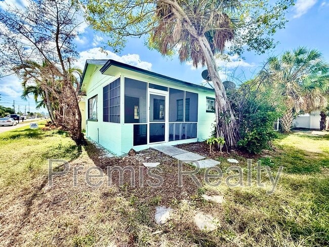 Building Photo - 7960 Boca Ciega Dr