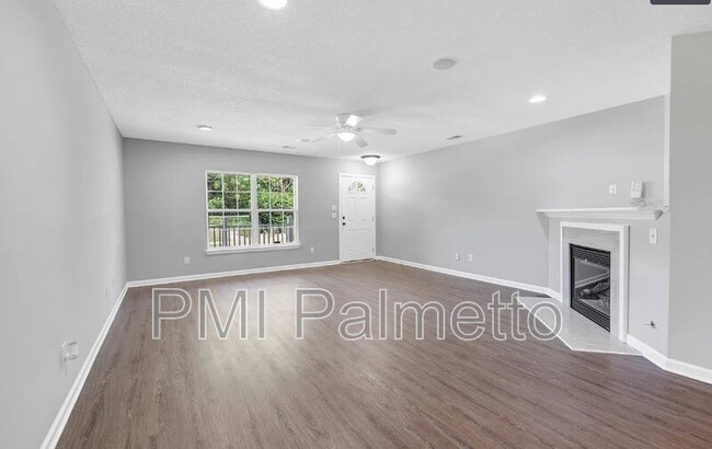 Building Photo - 105 Sandalewood Ln