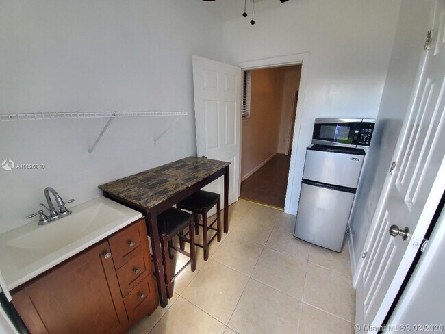 Foto del edificio - 1410 NW 85th Way