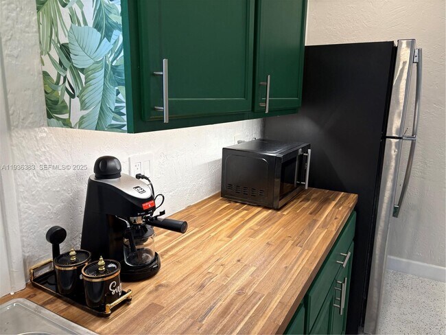 Building Photo - 1901 SW 9th St