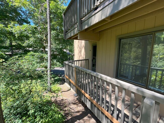 Building Photo - 1Bd/1Ba Condo in West Haven/Sylvan w/ Carp...