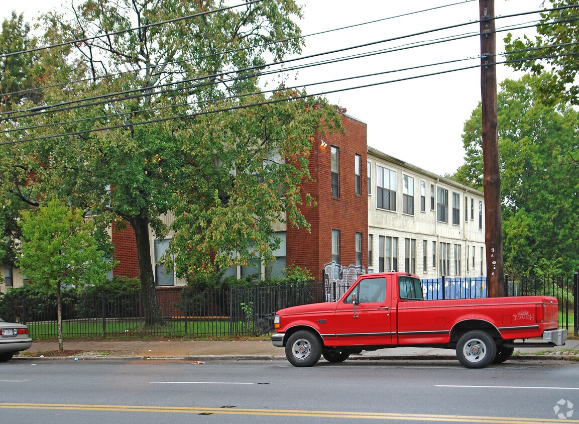 Building Photo - 416 N Boulevard