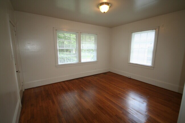 Building Photo - 1009 Golf