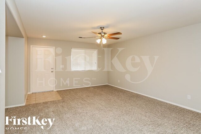 Foto del edificio - 7225 N Harbow Ridge Pl