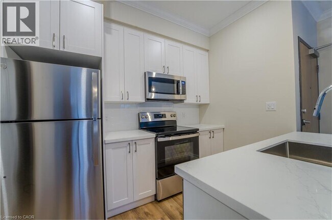 Building Photo - 100 Charlton Ave W