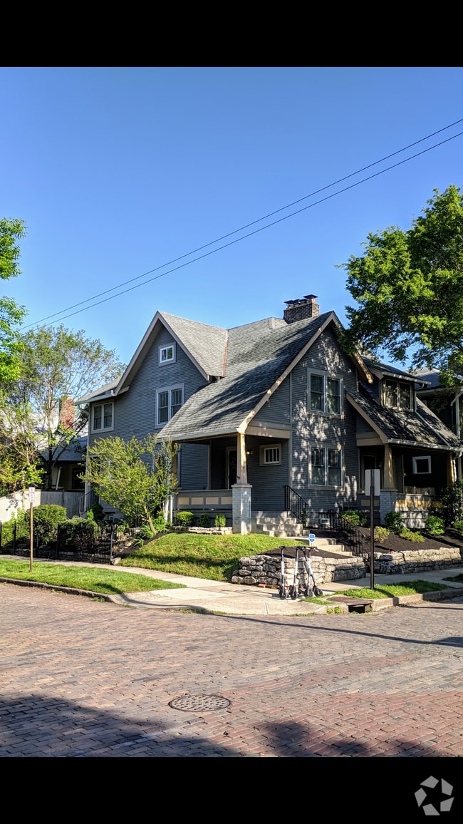 Building Photo - 1241 Bruck St
