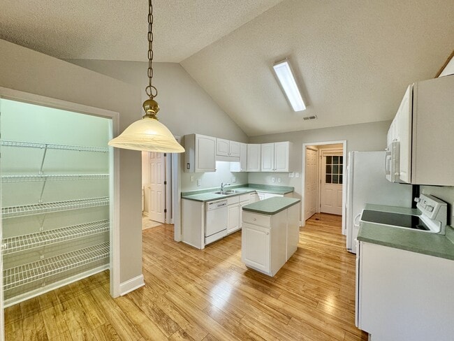 Building Photo - 159 Daleyuhski Way