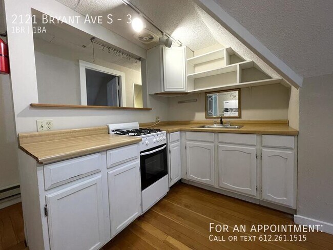 Building Photo - 2121 Bryant Ave S