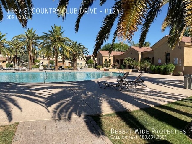 Foto del edificio - 1367 S Country Club Dr