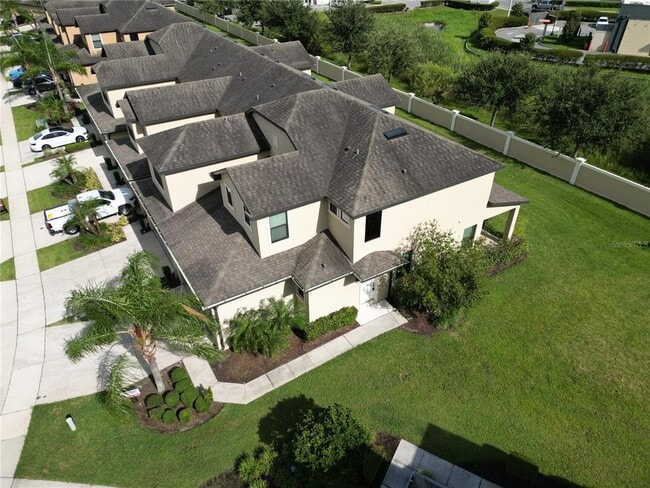 Building Photo - 2400 Seven Oaks Dr