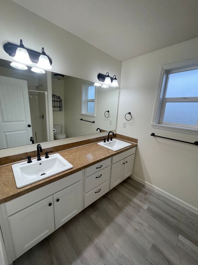 Foto del edificio - 4 Bedroom House in Jefferson!