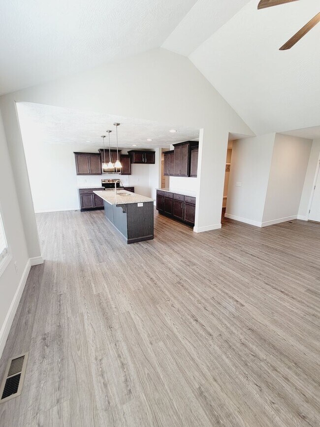 Foto del edificio - Pre-Leasing for May - Wild Horse Luxury,  Newer,  4 Bed Room, 3 Car Garage