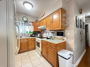 Building Photo - 2047 Mayflower Ave