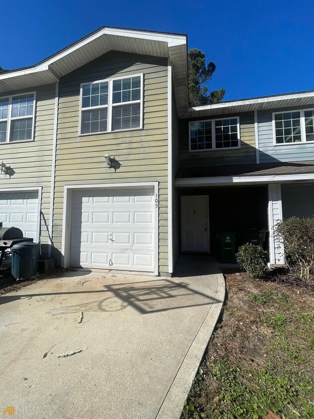 Primary Photo - 105 Deep Bay Cir