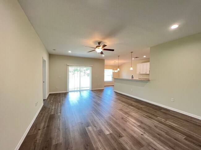 Foto del edificio - WONDERFUL DUPLEX 2 Bd/2Ba in Sebring!