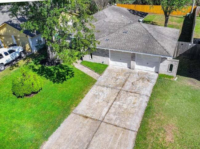 Building Photo - 10126 Pine Moss Dr