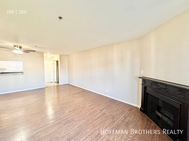Foto del edificio - 8724 Burton Way