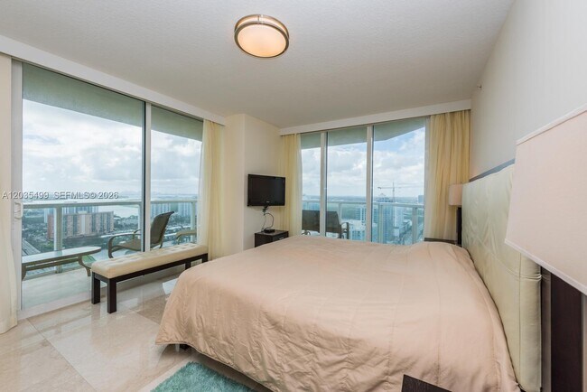Foto del edificio - 16699 Collins Ave