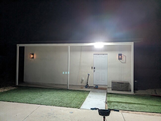 Building Photo - 1662 Kellogg Ave
