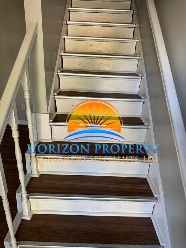 Foto del edificio - 900 Stevens Ct NE