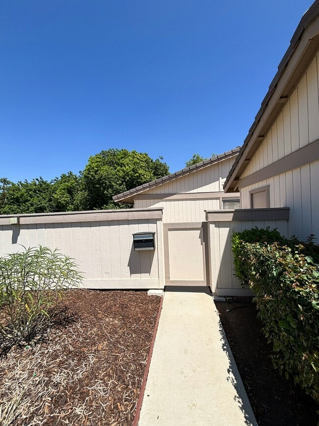 Building Photo - 11104 Poblado Rd